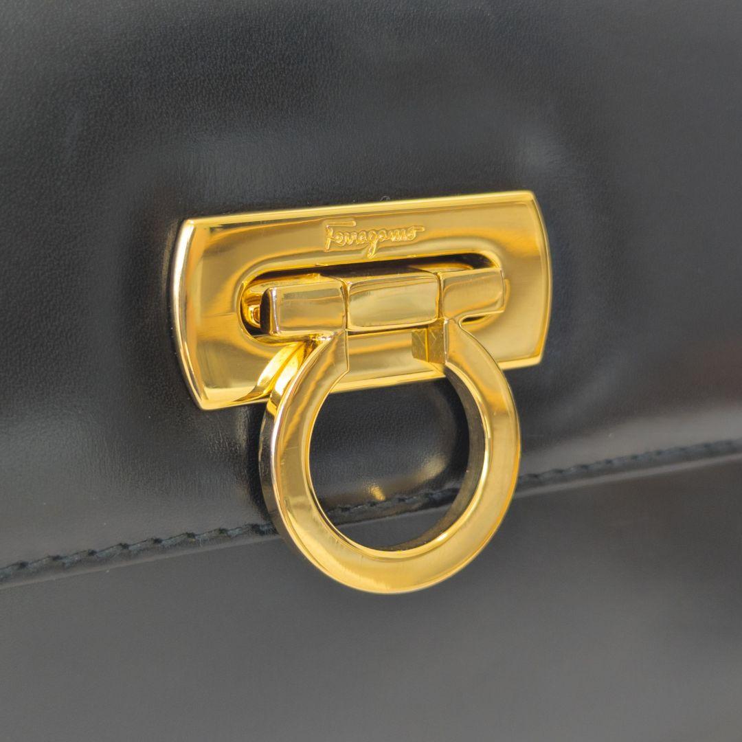 【極美品】 Ferragamo ガンチーニ ミニ ショルダーバッグ 保存袋付き