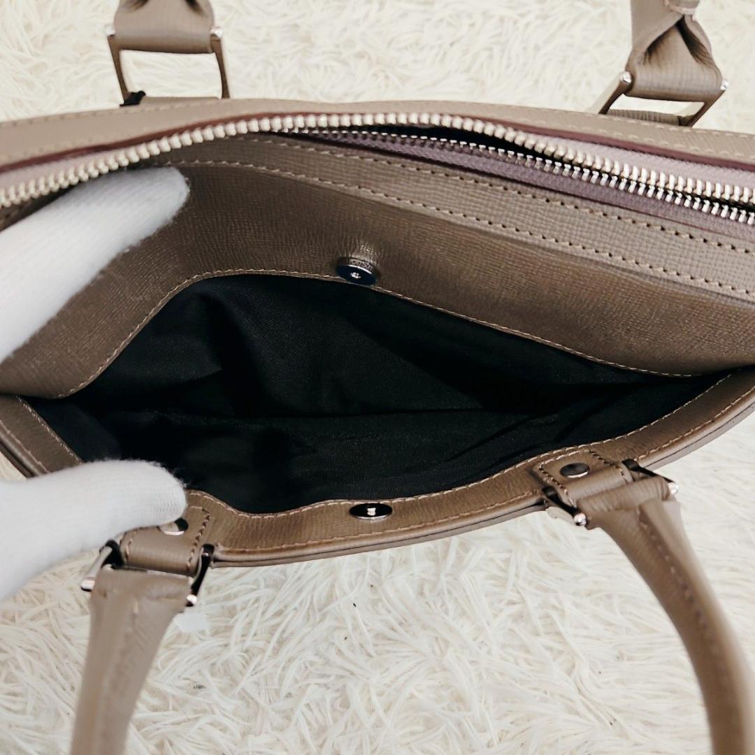 新品 タケオキクチ ビジネスバッグ ブリーフケース レザー A4 ベージュ