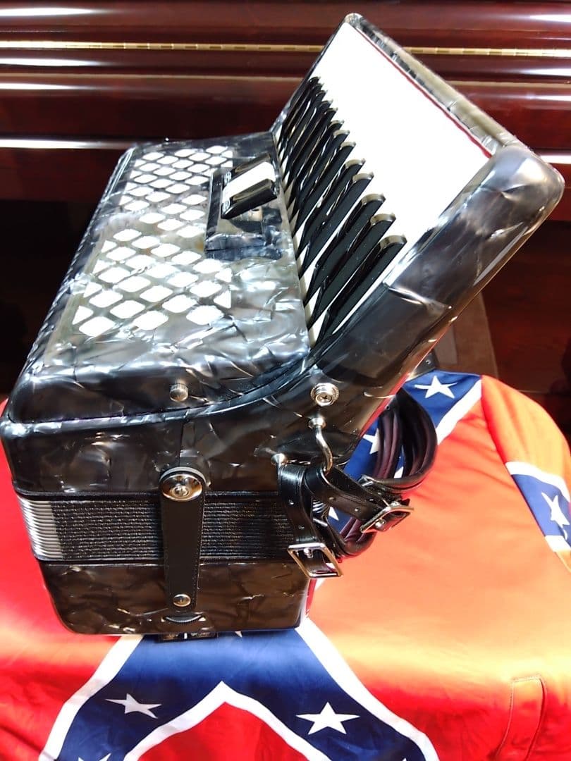 【美品即演奏可】TOMBOアコーディオンGrandaile GT32 簡易調律済