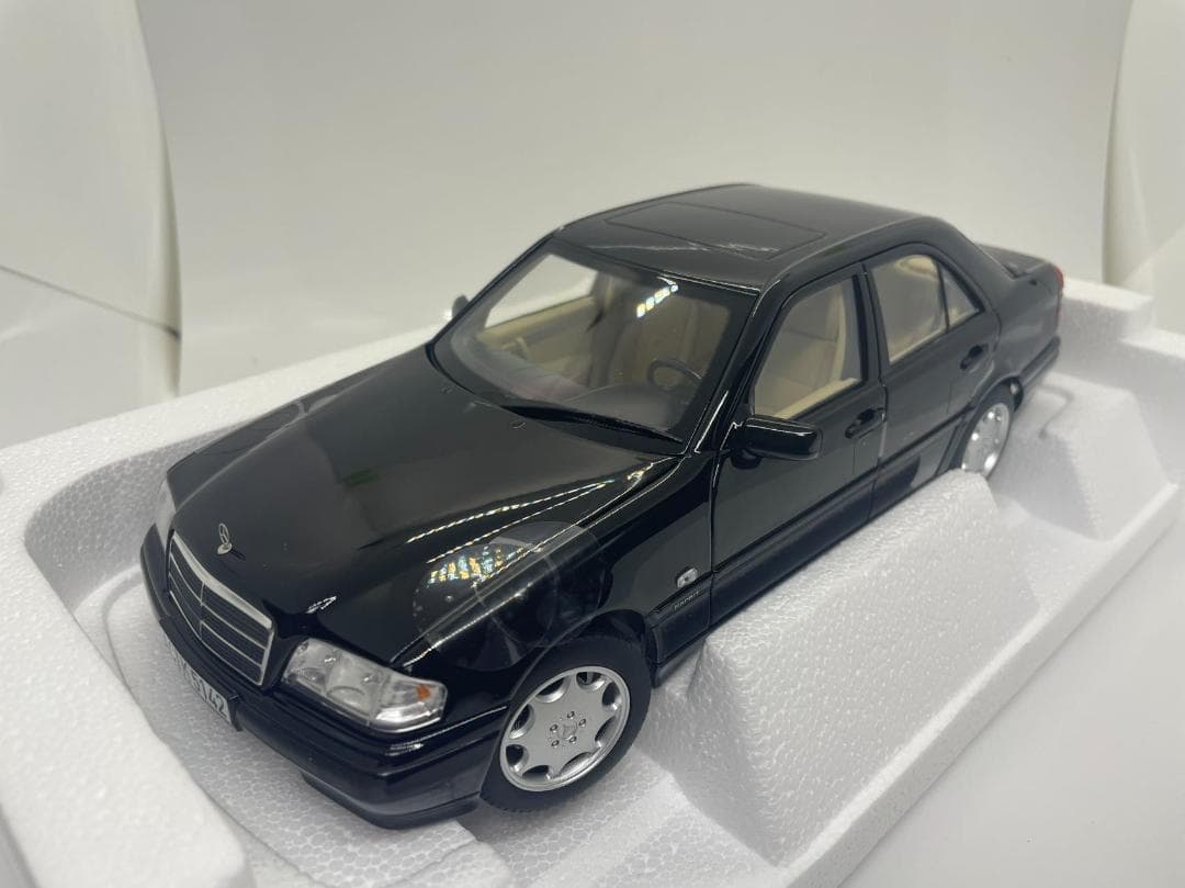 304-042 ノレブ 1/18 メルセデスベンツ C-Class 1997