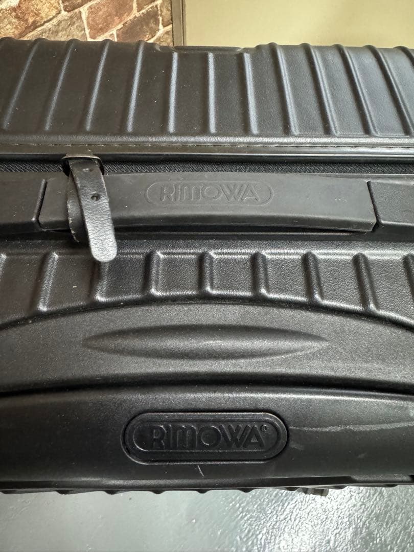 RIMOWA ブラック大型キャリーケース