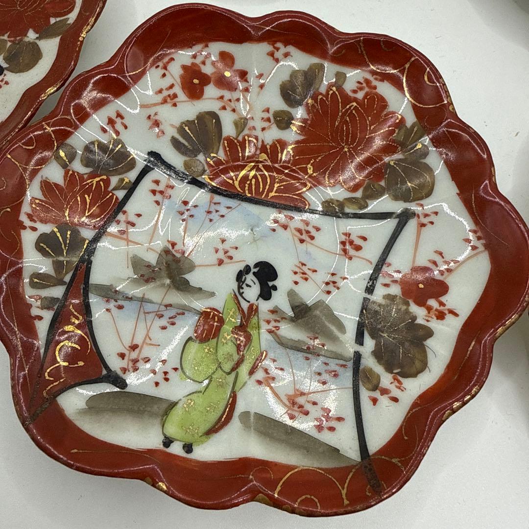 赤絵古い皿　時代物　色絵付 小皿　花 銘 田代 赤絵 人物 歪み 江戸 明治