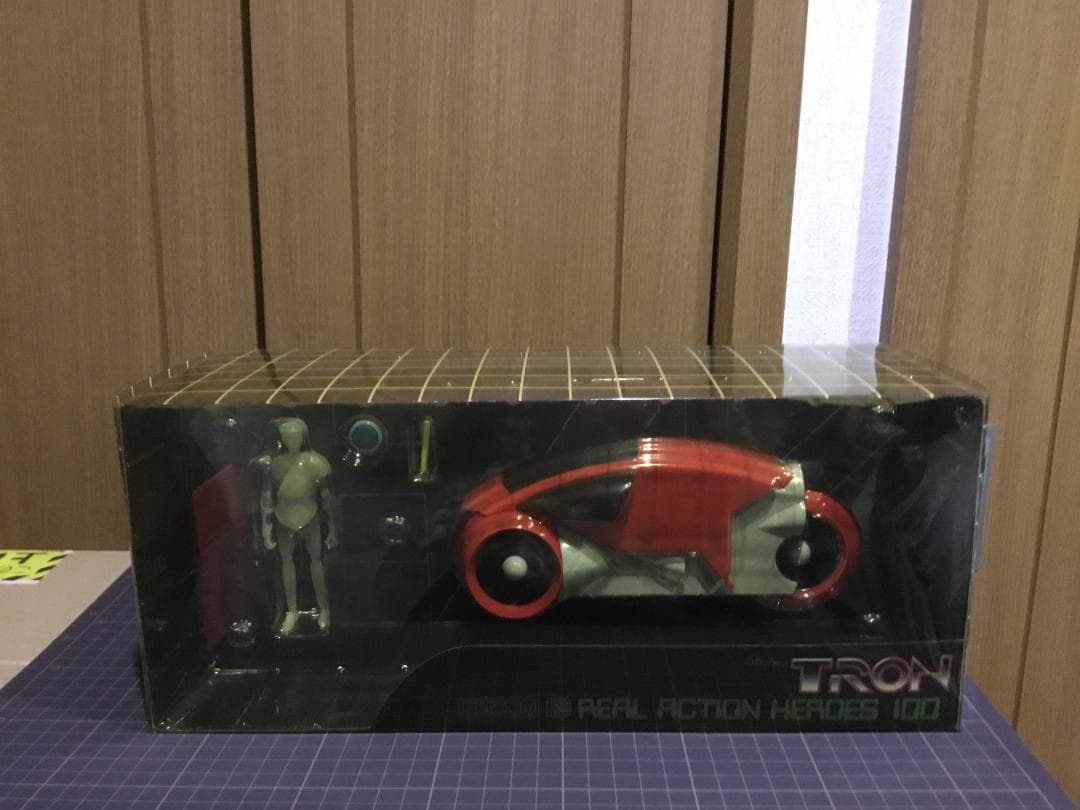 TRON (Disney)リアルアクションヒーローズ　LIGHTCYCLE　新品