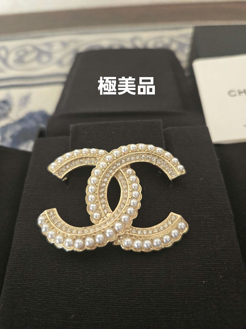 極美品❤CHANELブローチ◾CCロゴ◾ゴールドベース◾ラインストーン　パール