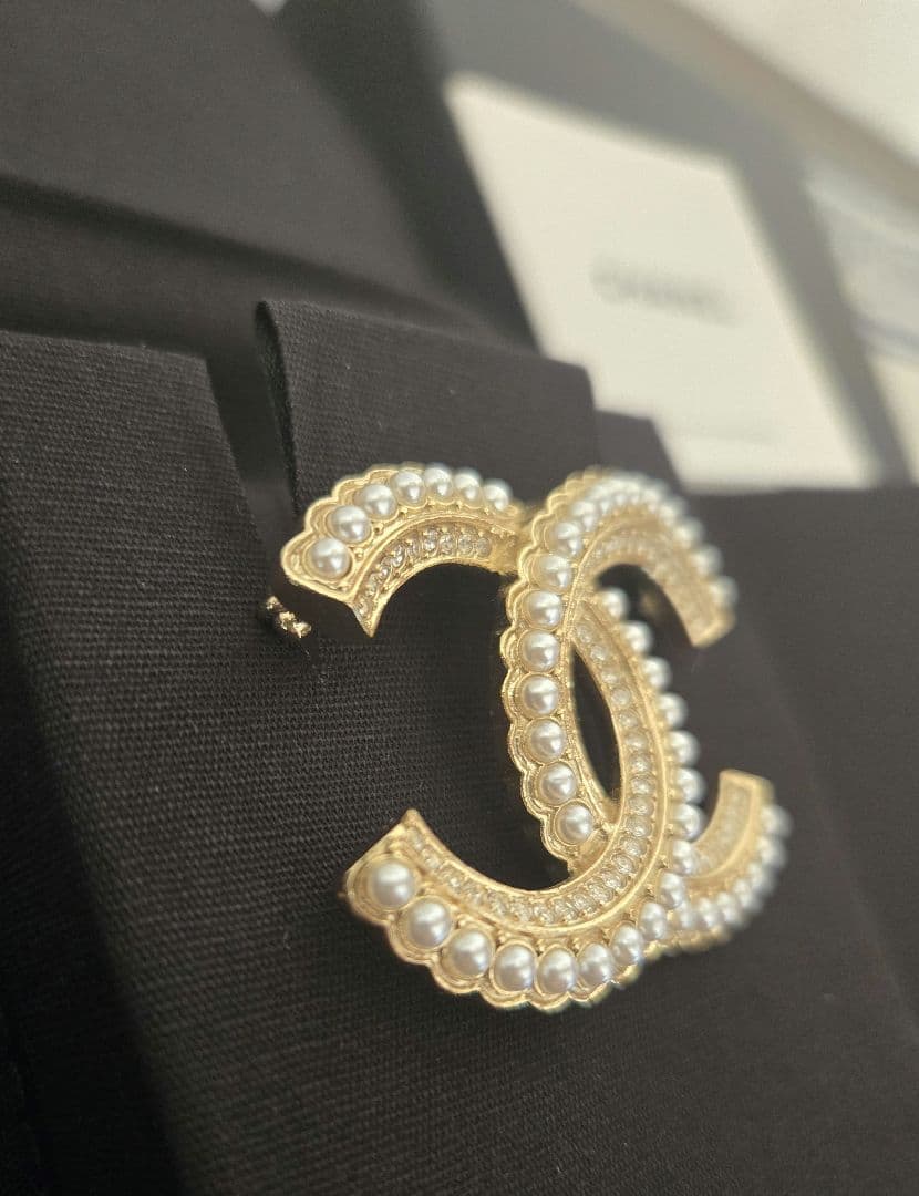極美品❤CHANELブローチ◾CCロゴ◾ゴールドベース◾ラインストーン　パール