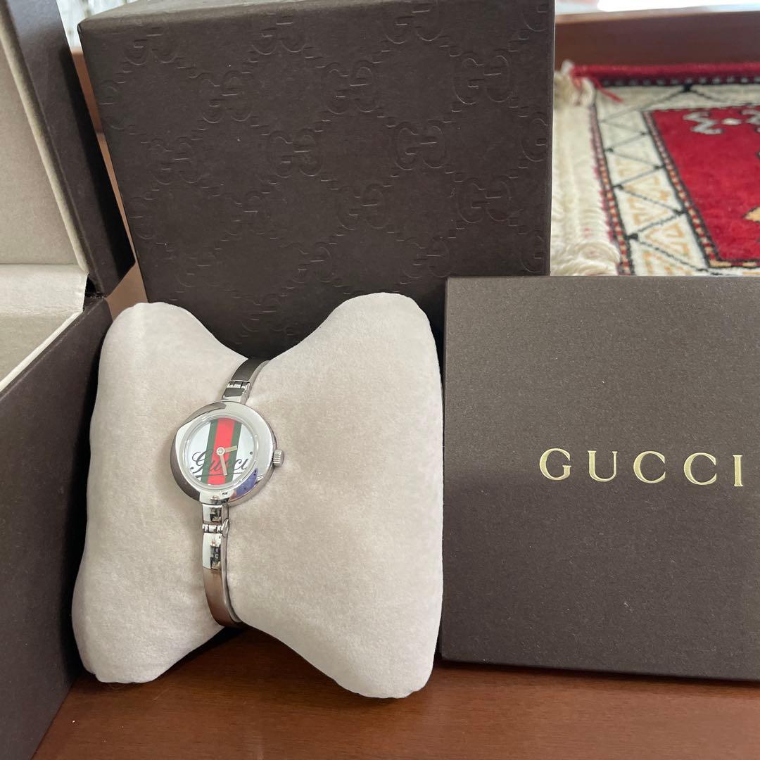GUCCI ストライプデザイン バングルウォッチ