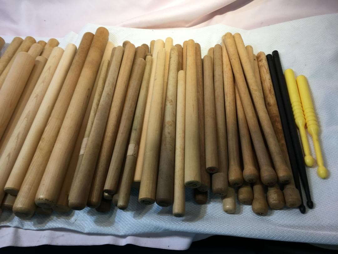 メ*ン様 nt250716-001j 木製バチ 多数 丸棒 バチ 太鼓 棒 ステ