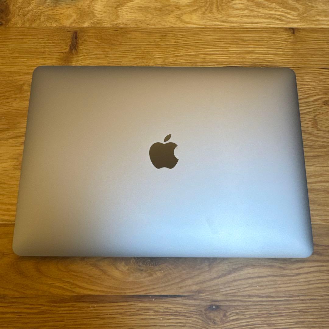 MacBook Pro 2019 充放電回数67回