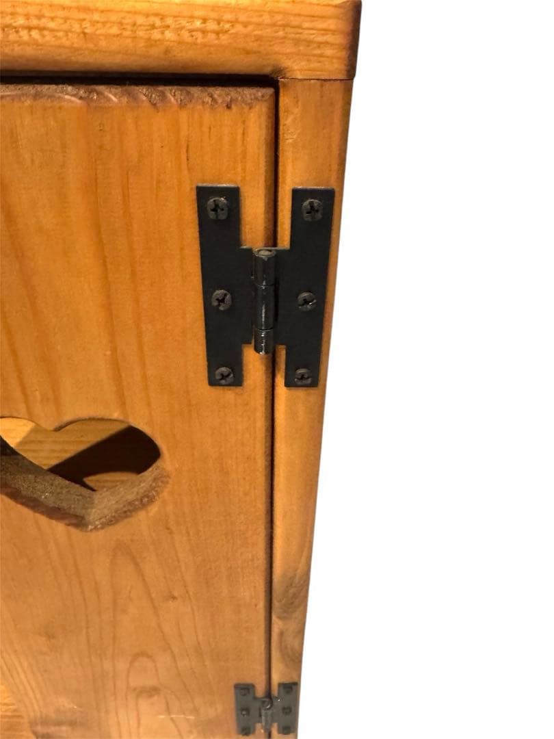 カントリー家具 ハート型扉付きキャビネット