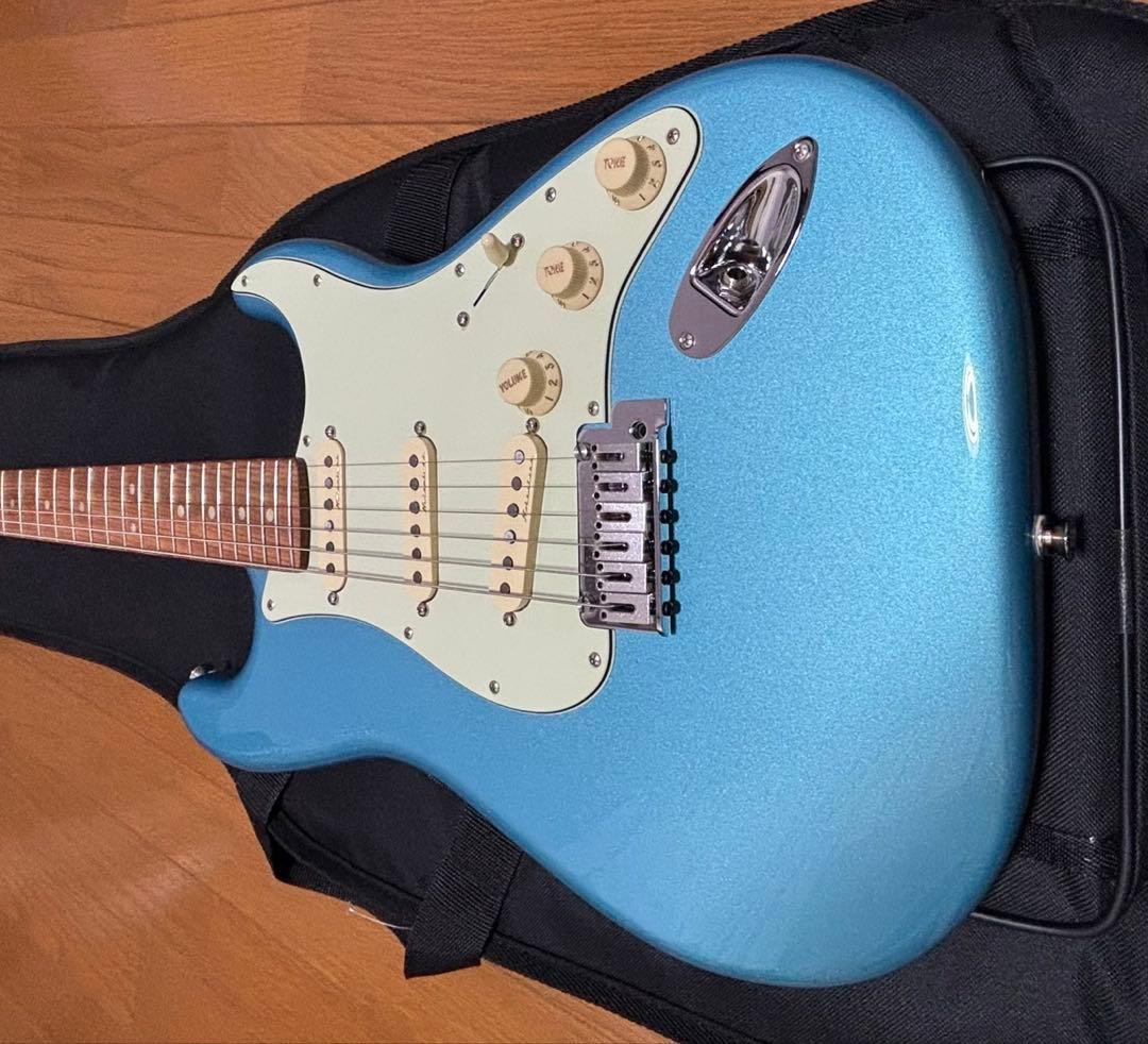 Fender フェンダー　Player Plus Opal Spark