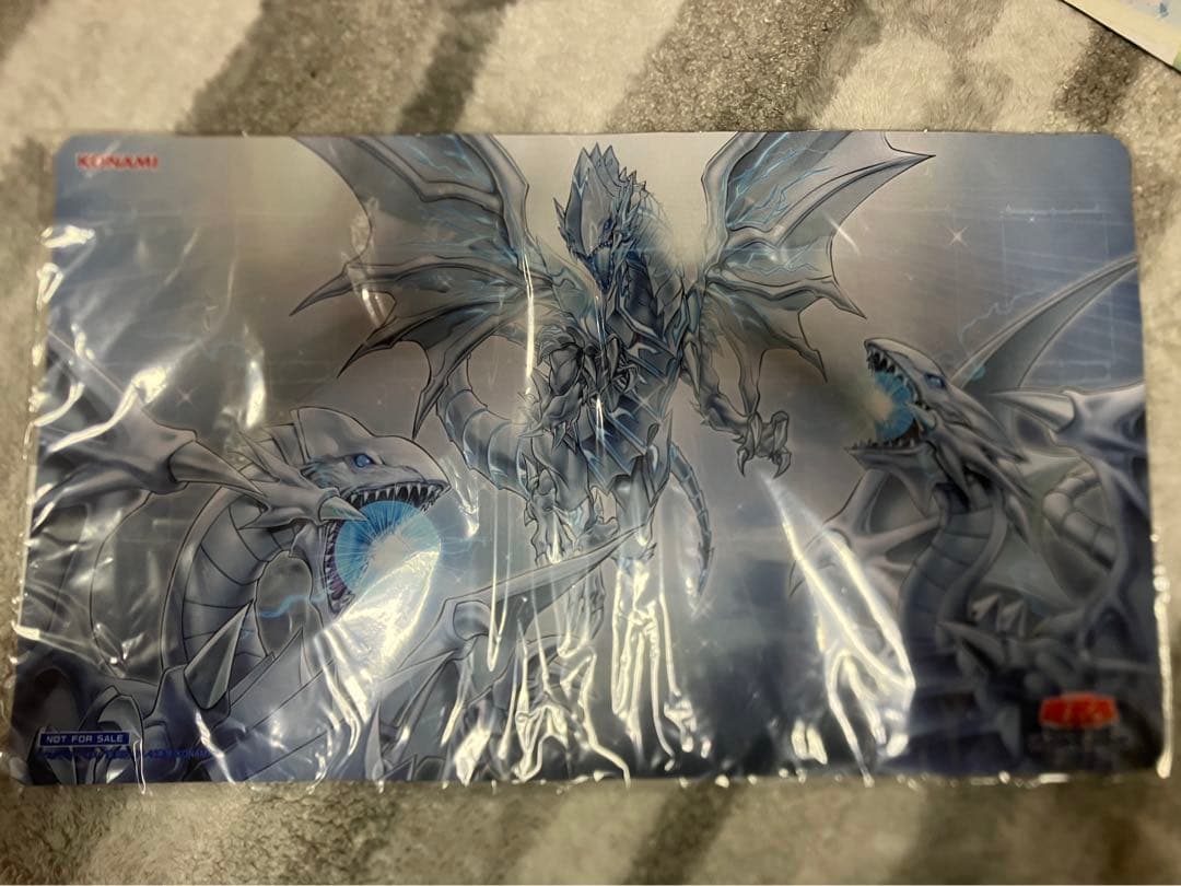 遊戯王 公式 プレイマット 白き龍の威光 青眼 ブルーアイズ 未開封