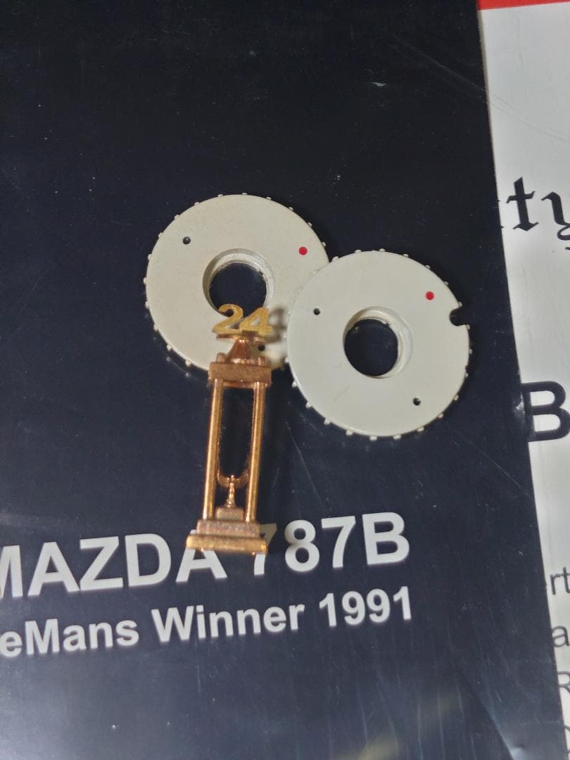 値下げオートアート1/18 マツダ 787B (限定・優勝トロフィー付) 欠品無