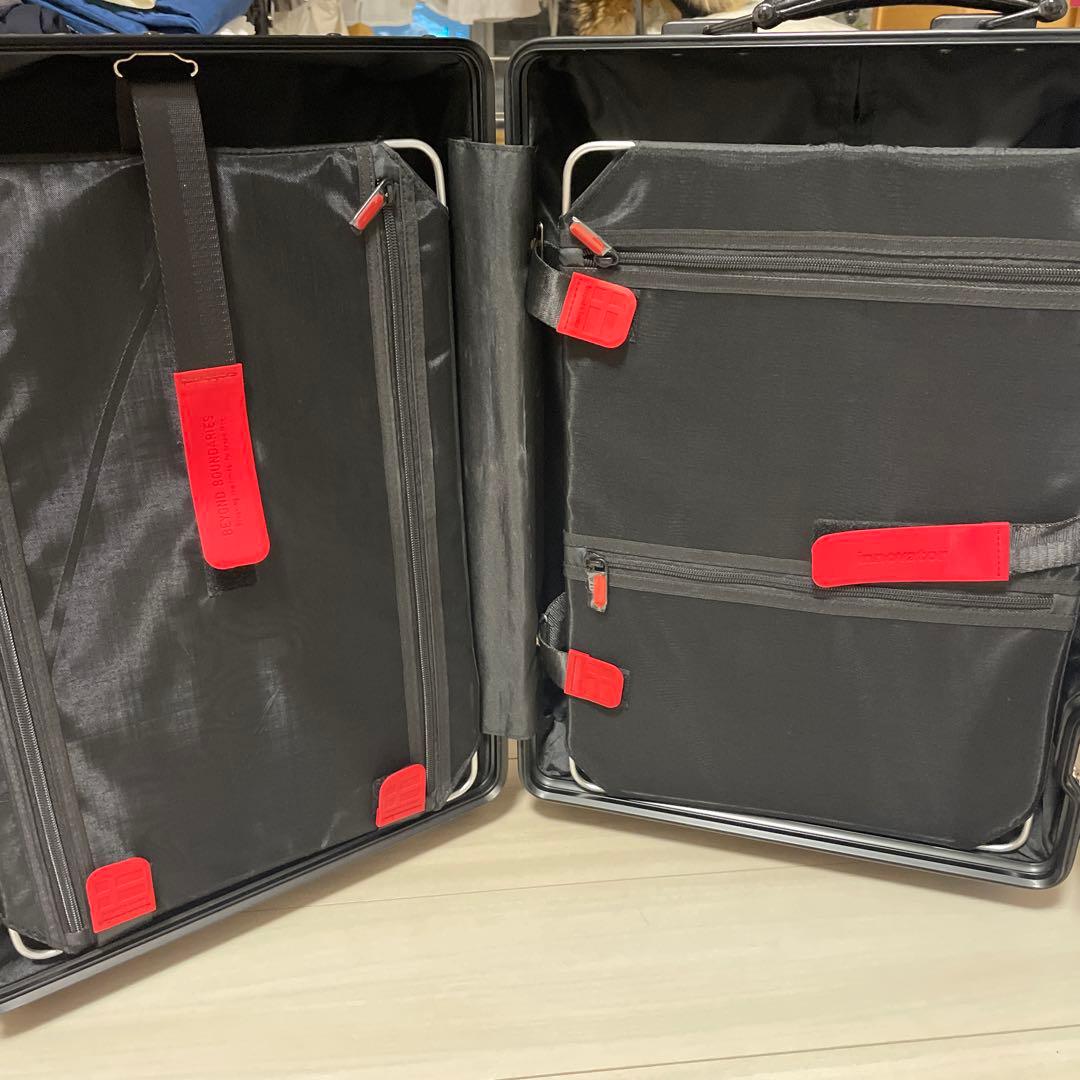 イノベーター　ブラック36L アルミスーツケース