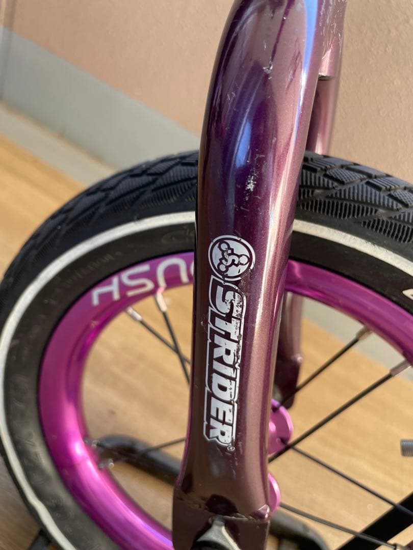 ストライダー　ゴムタイヤ　12インチ　STRIDER