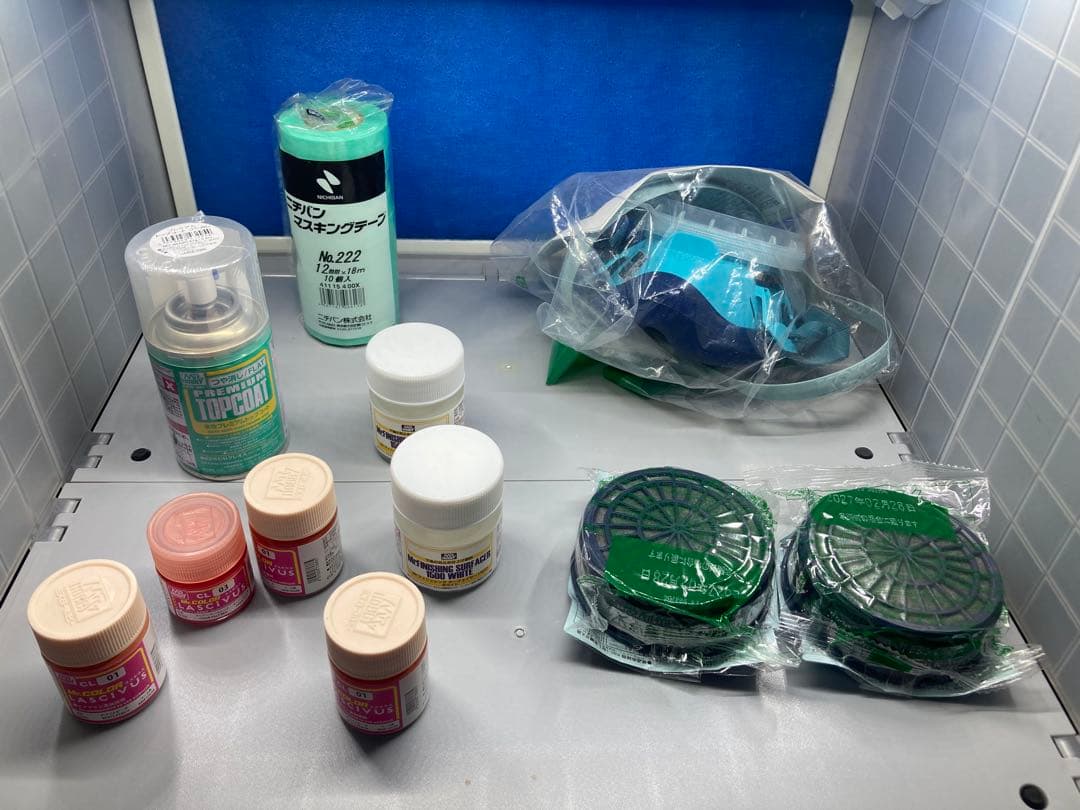 フィギュア塗装セット・エアブラシ、塗装ブース、防毒マスク、ガス缶2つ、肌用塗料