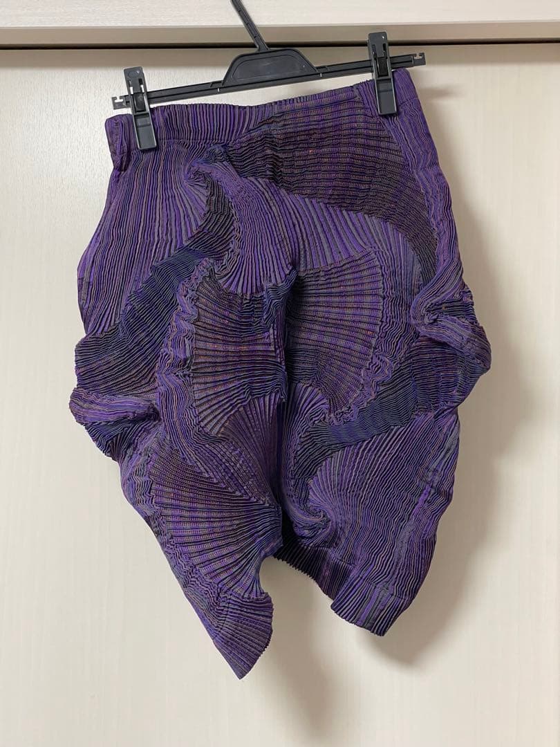 【人気】ISSEYMIYAKE スチームストレッチスカート