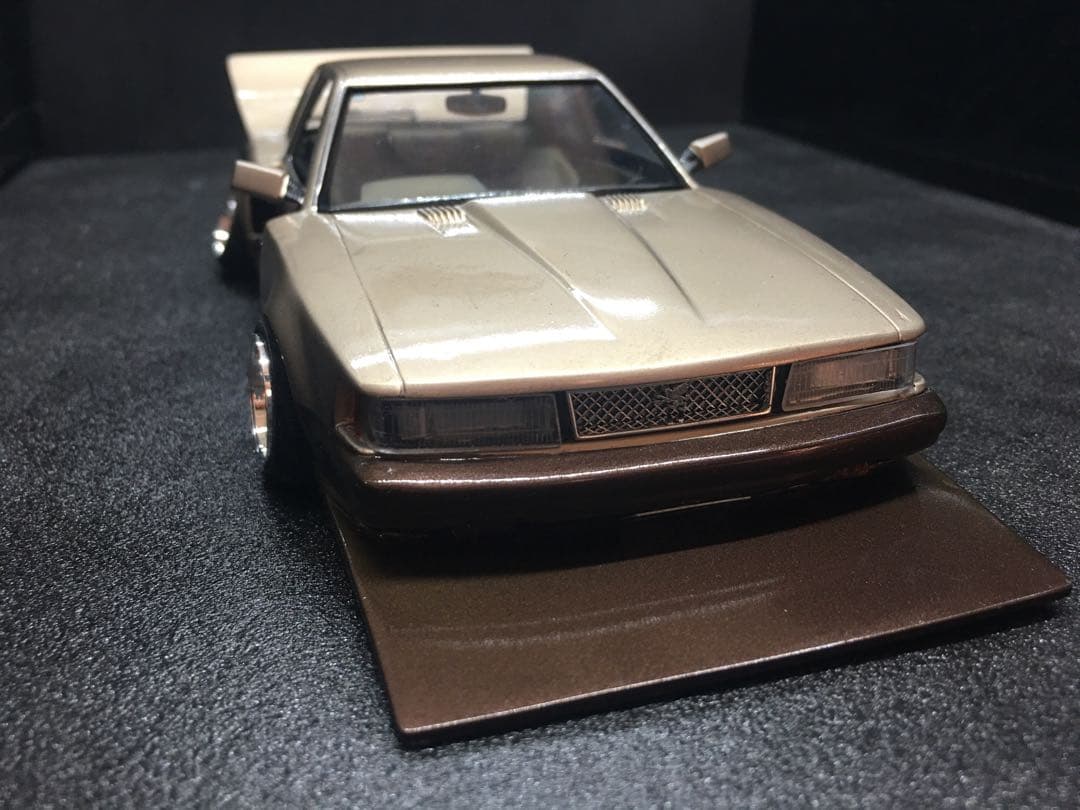 旧車プラモデル完成品1／２４　10ソアラアオシマ