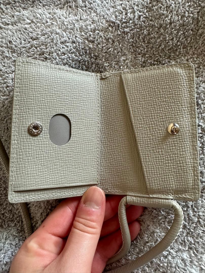 objcts.ioホワイトベージュスマホショルダー