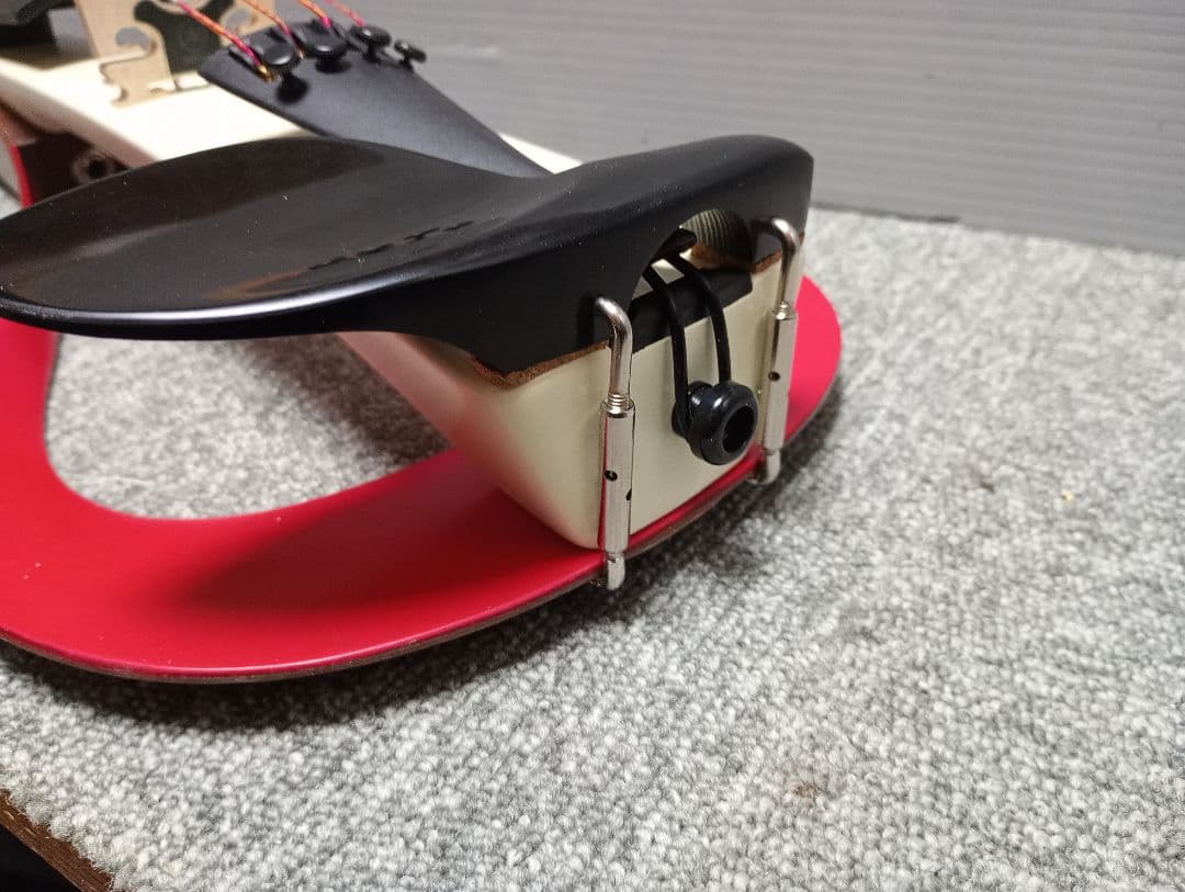 エレクトリックバイオリンYAMAHA YEV 104 サイレントバイオリン