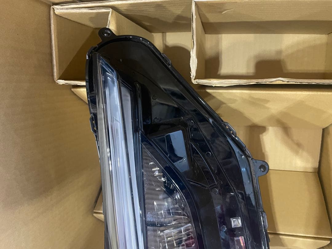 ヴェゼル　右ヘッドライト