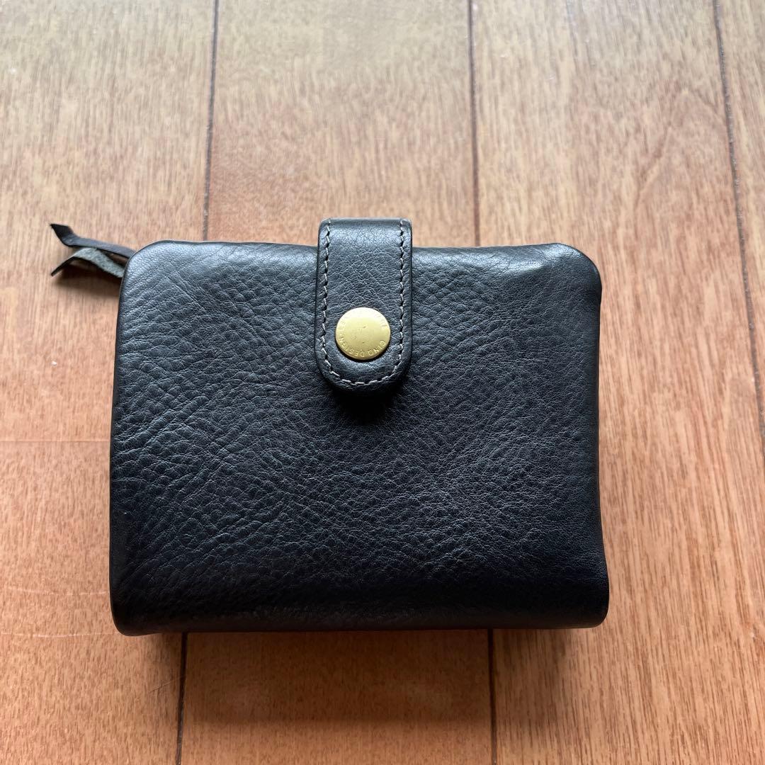 サンク　レザー製黒二つ折り財布