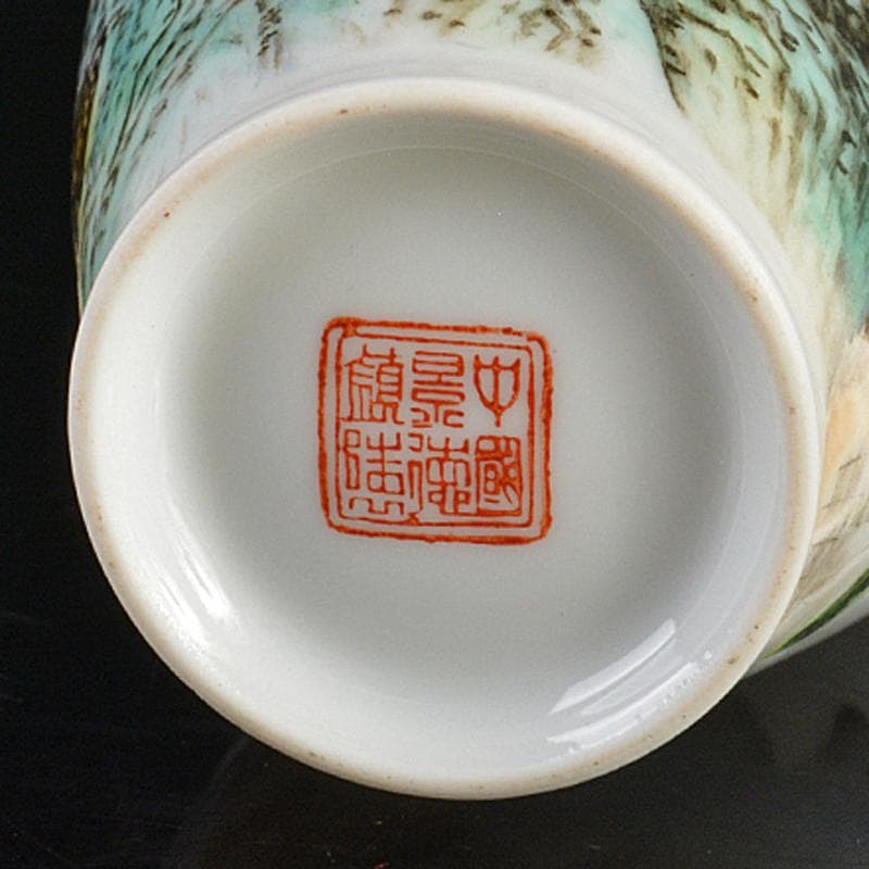 中国　中国景徳鎮製款　薄胎　粉彩漢詩山水文瓶　V　R6656