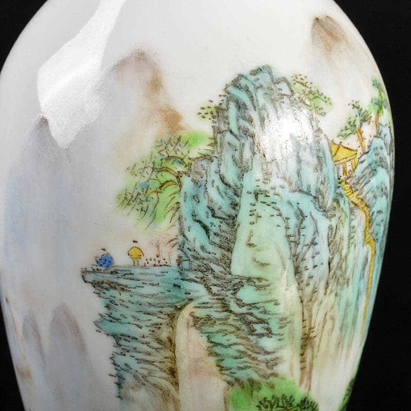中国　中国景徳鎮製款　薄胎　粉彩漢詩山水文瓶　V　R6656