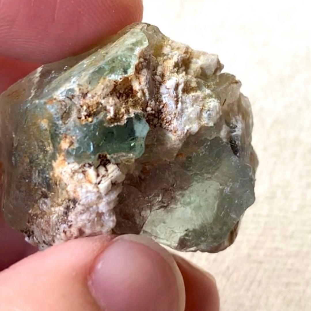 バイカラーベリル原石6/六角形グリーン多め