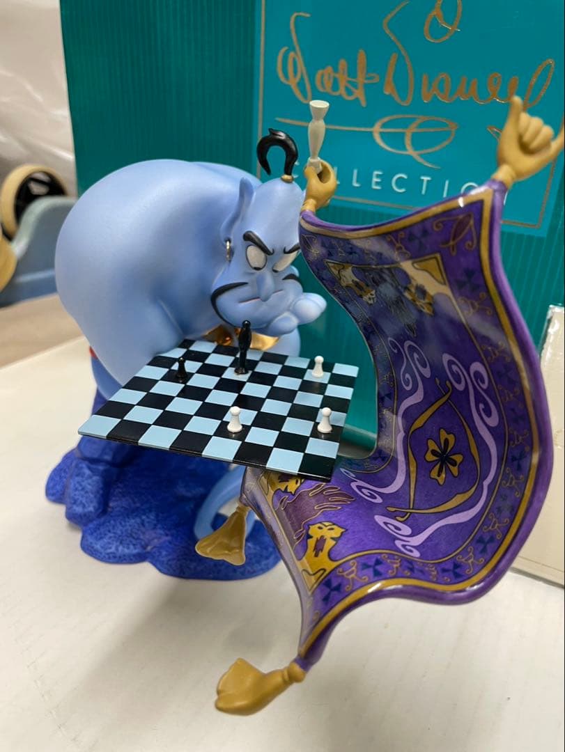 ディズニーwDCC 魔法の絨毯　アラジン ジーニー　フィギュア チェス